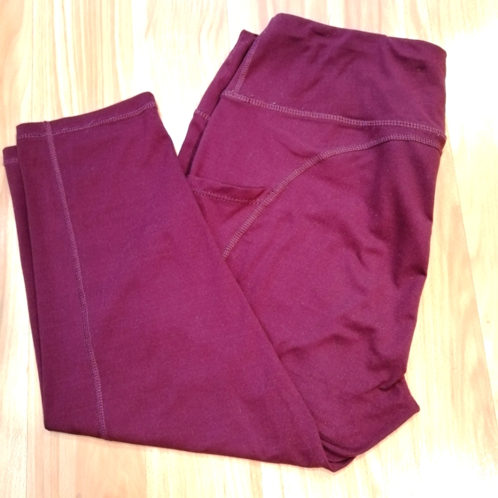 Iuga Women's Activewear Legging Capris Burgundy - Size L